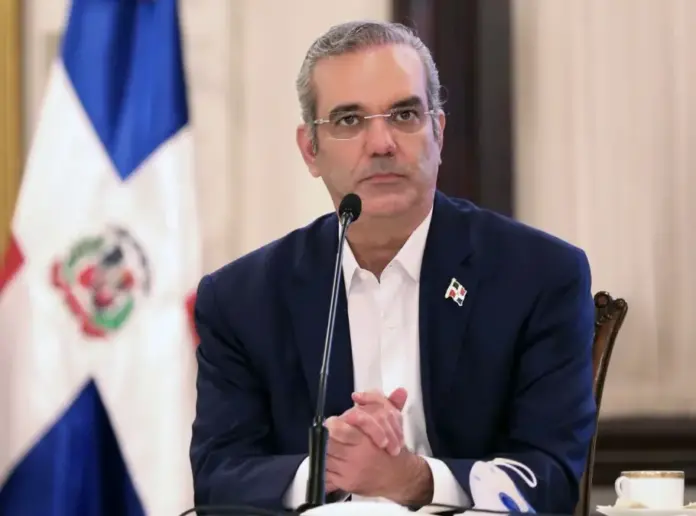 0-0-0-Periodista-llama-a-respetar-figura-del-presidente-Abinader