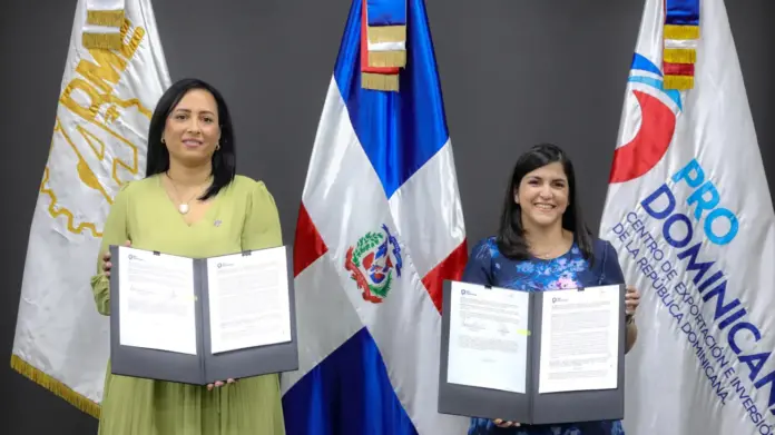 Julissa-Jimenez-presidenta-de-ADME-junto-a-Biviana-Riveiro-directora-Ejecutiva-de-ProDominicana