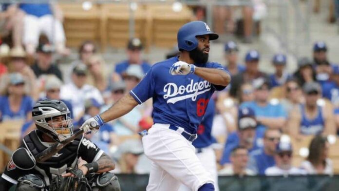 los-dodgers-renuevan-a-un-expelotero-para-que-conserve-el-seguro-focus-0.17-0.69-896-504
