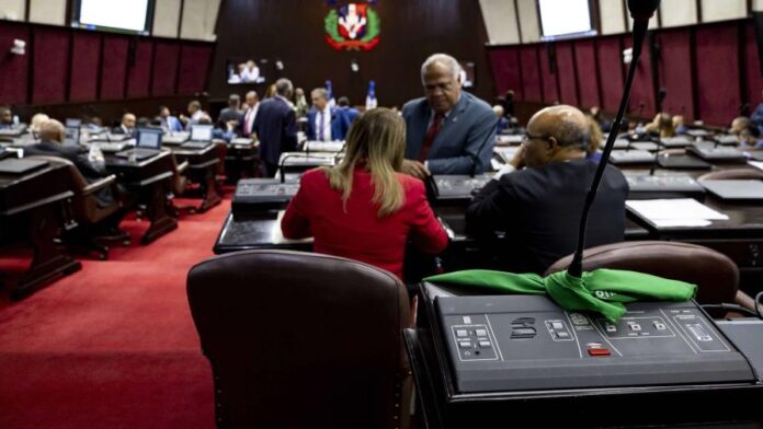anteproyecto-limitaria-a-los-haitianos-en-rd--focus-min0.39-min0.81-896-504