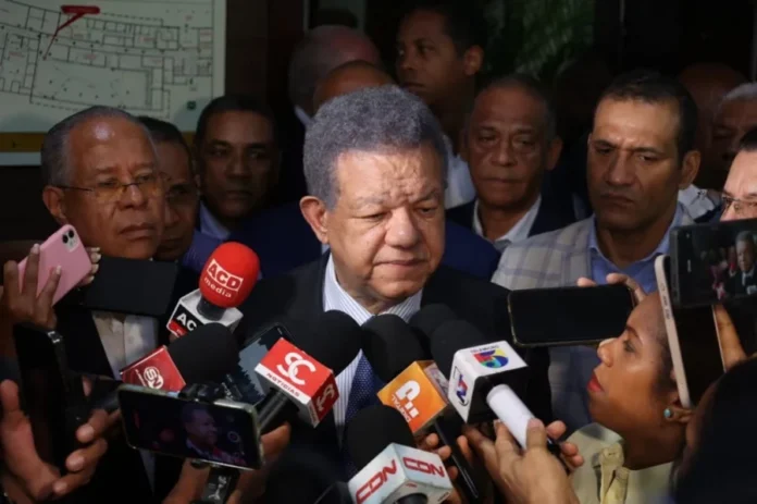 Leonel-Fernandez-900x599