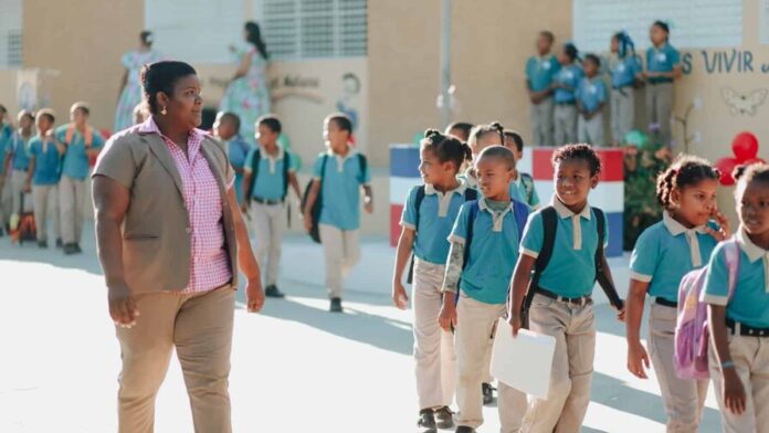 educacion-llama-a-estudiantes-a-regresar-a-clases-este-lunes-6-de-abri-fe8d6113-focus-0-0-896-504
