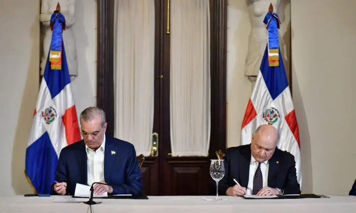 ABINADER-FIRMA-ACUERDO-CON-FINJU-6.jpg