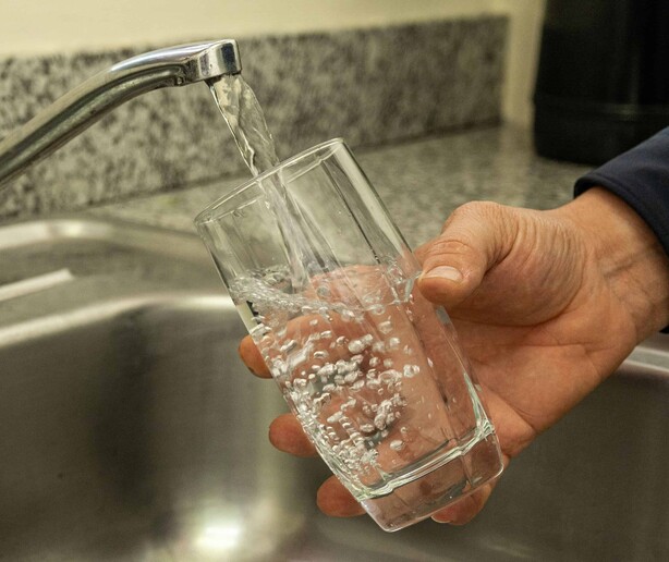 es-seguro-beber-agua-de-la-llave-en-republica-dominicana-308984cc-focus-0.09-min0.02-614-516