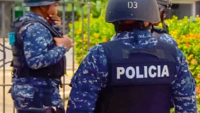 imagen-detencion-de-policias-en-santo-domingo-por-cocaina-57506661-focus-023-min009-896-504-6f526599-focus-0-0-896-504