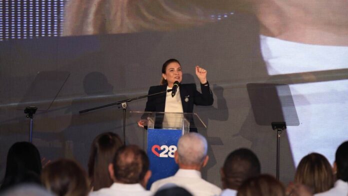 quienes-apoyan-a-carolina-mejia-los-principales-respaldos-sumados-f4b50617-focus-0-0-896-504